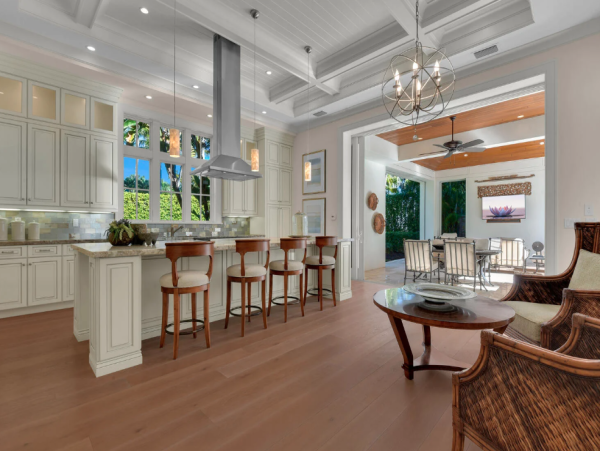 Luxury Coastal Retreat in Naples - Perfect For Your Next Vacation